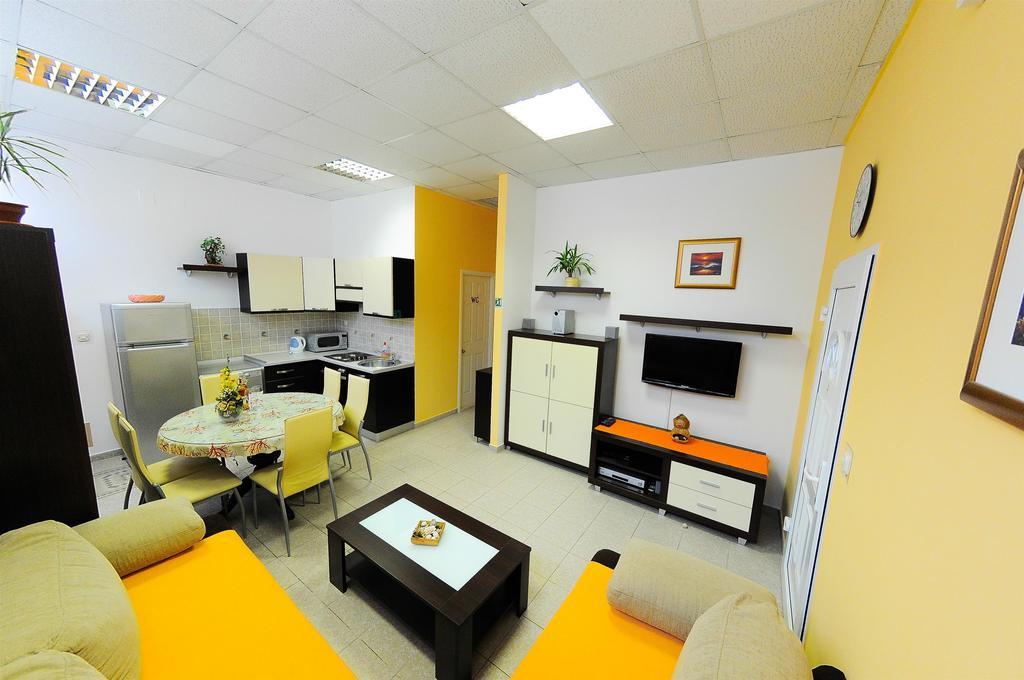 Apartments Marija Petricevic Podstrana Bilik gambar