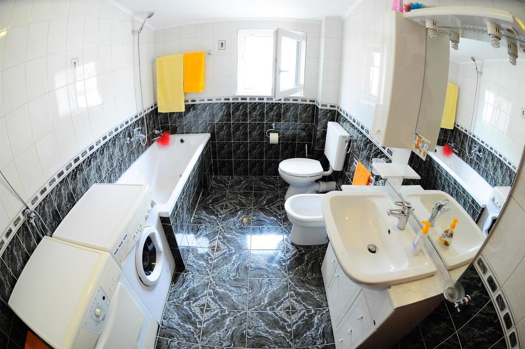 Apartments Marija Petricevic Podstrana Bilik gambar