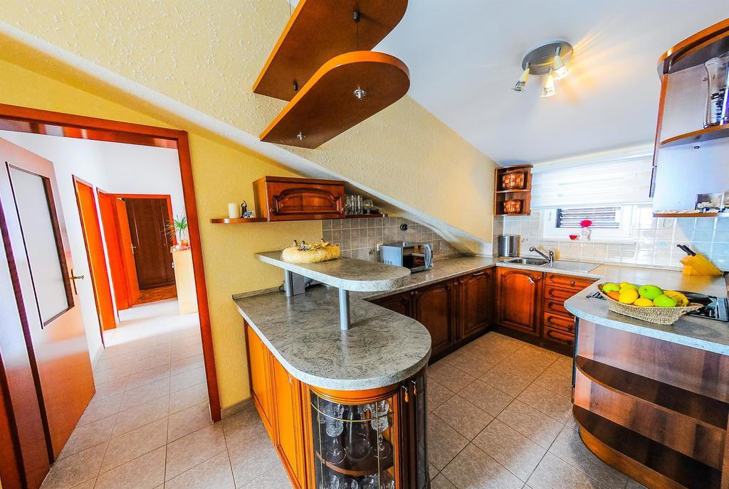Apartments Marija Petricevic Podstrana Bilik gambar