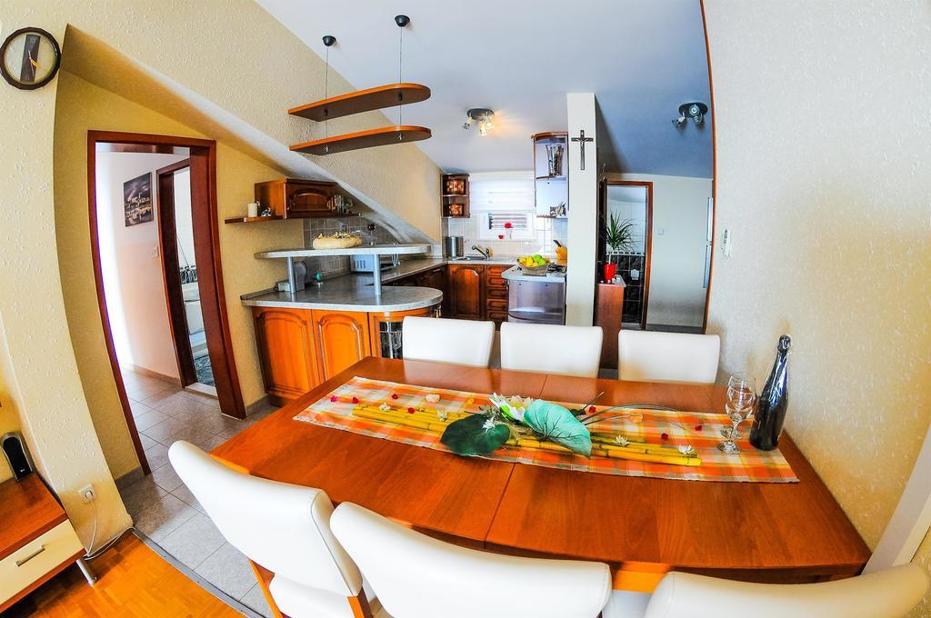 Apartments Marija Petricevic Podstrana Bilik gambar